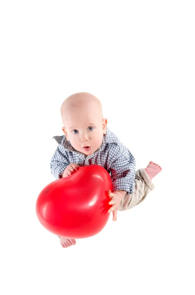Chłopiec dziecko jest w plaid shirt, czerwony balon w formie — Zdjęcie stockowe