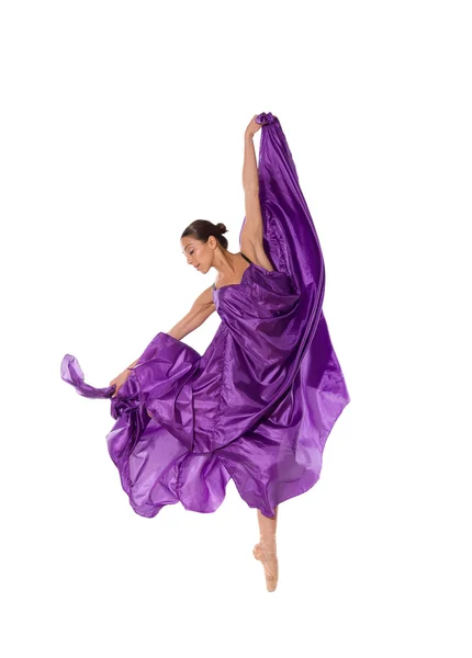 새틴 드레스를 비행에서 발레 댄서 — 스톡 사진