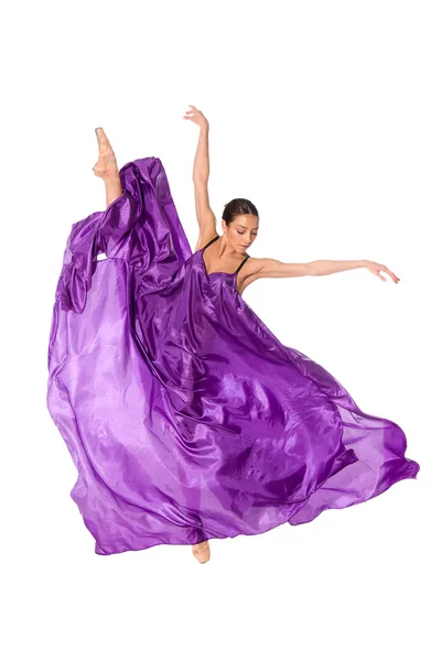 Bailarina de ballet en vestido de raso volador — Foto de Stock