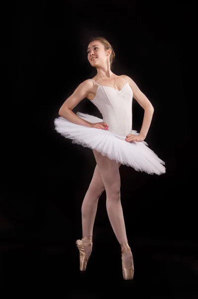 Klassische Ballerina im weißen Rock — Stockfoto