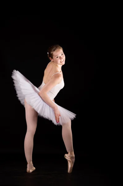 Klasická baletka v bílé sukni — Stock fotografie