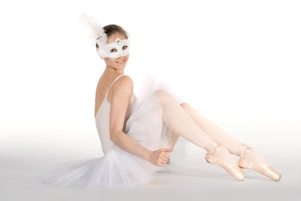 Ballerino in tutù bianco e maschera di carnevale — Foto Stock