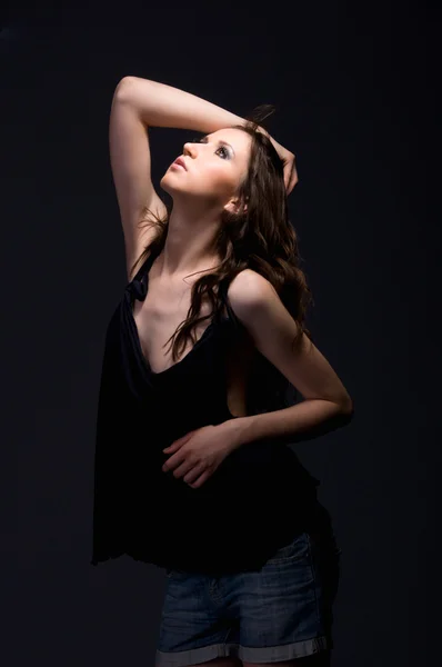 Sexy ragazza bruna con corsetto bordeaux — Foto Stock