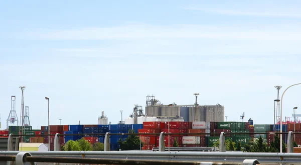 Jeřáby a kontejnery — Stock fotografie