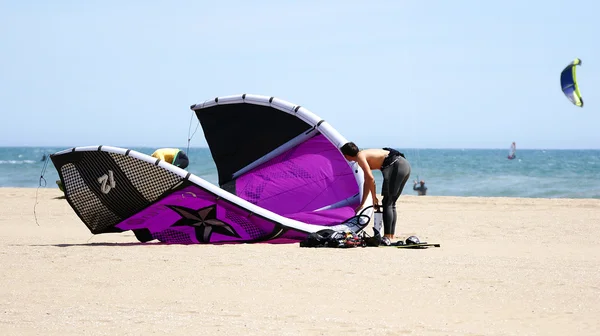 stock image Castelldefels's beach with sportsman of Kitesurf