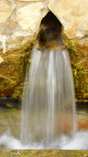 山の水出口výstupní vody Mountain — ストック写真
