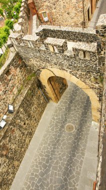 giriş hostalric's Castle Arch