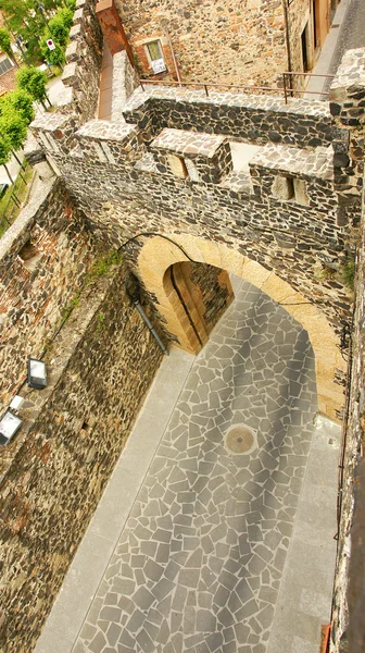 Arco de entrada para o castelo de Hostalric — Fotografia de Stock