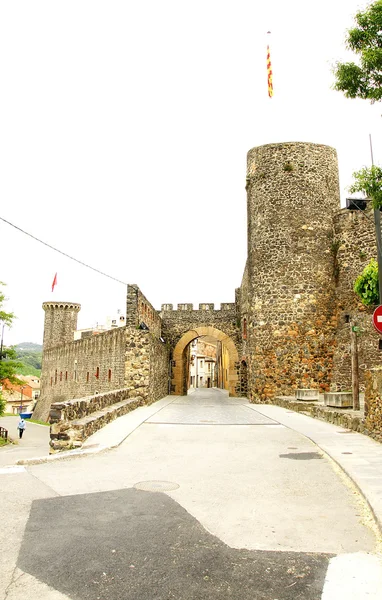 Arco de entrada al castillo de Hostalric —  Fotos de Stock