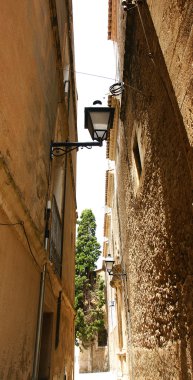 Narrow alley of El Arbós