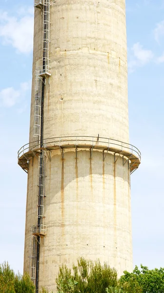 詳細フォワの火力発電所の煙突 — ストック写真