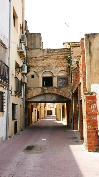 Narrow alley of El Arbós — Stockfoto