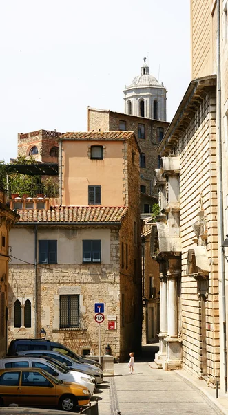 Kleiner Platz in der antiken Girona — Stockfoto