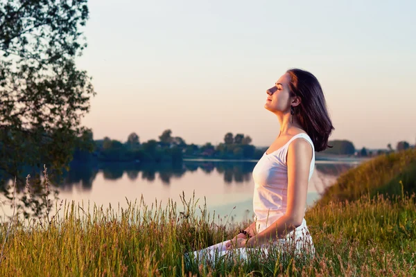 Yoga yapan kadın