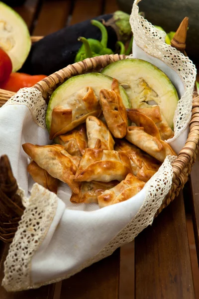 Fried samosas — Stock Photo, Image