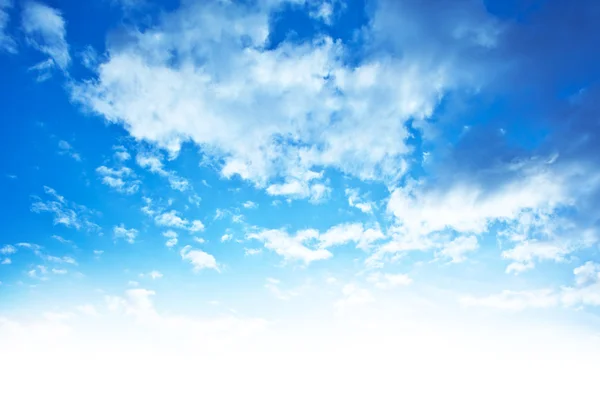 蓝蓝的天空背景边框 — 图库照片