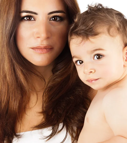 Vacker mor håller pojke — Stockfoto