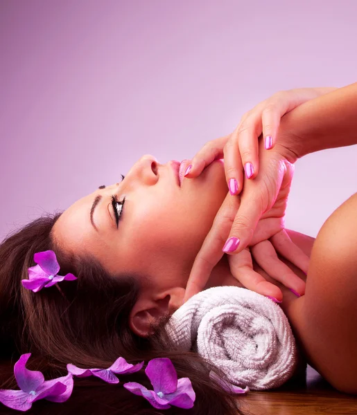 Beautiful relaxing female in spa salon — Stock Photo, Image