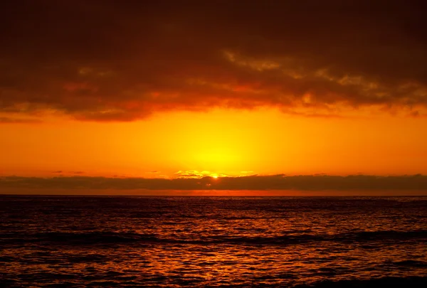 Krásné oranžové slunce — Stock fotografie