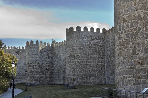 Staré zdi obklopující město avila, Španělsko — Stock fotografie