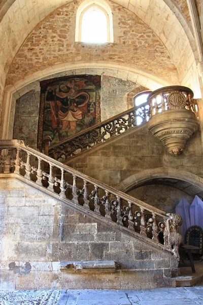 Arcos interiores de la Colegiata de San Cosme en Covarub — Foto de Stock