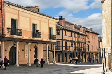 arcaded sokaklarında tipik: burgo de osma İspanya şehir