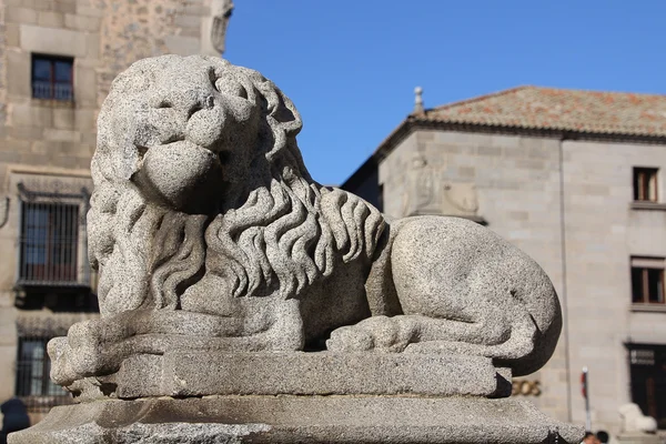 Postacie wokół katedry w mieście Ávila, Hiszpania — Zdjęcie stockowe