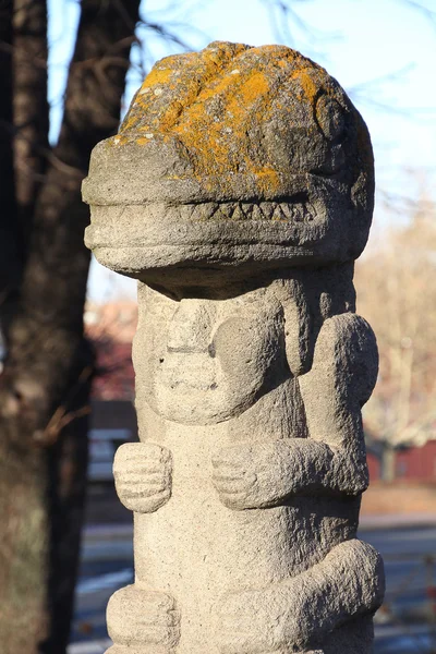 Maya figuur gesneden in graniet — Stockfoto