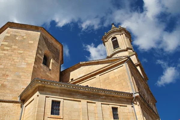 Vesnici kostel santo domingo de silos ve Španělsku — Stock fotografie