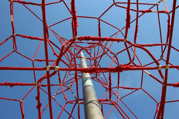 Netwerk spel voor kinderen om te beklimmen — Stockfoto