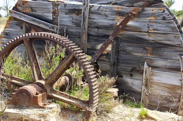 Παλιά εργαλεία σιδήρου εγκαταλειφθεί — Φωτογραφία Αρχείου