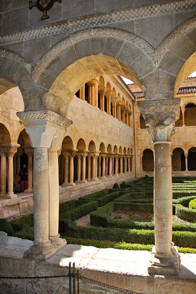 Részletek az oszlopok a híres kolostor silókban, Spanyolország — Stock Fotó