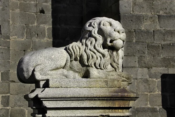 Figure intorno alla cattedrale della città Avila, Spagna — Foto Stock