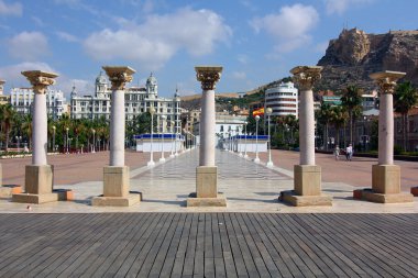 alicante İspanya marina içinde yer