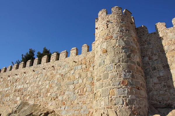 Alte Mauer rund um die Stadt avila, Spanien — Stockfoto