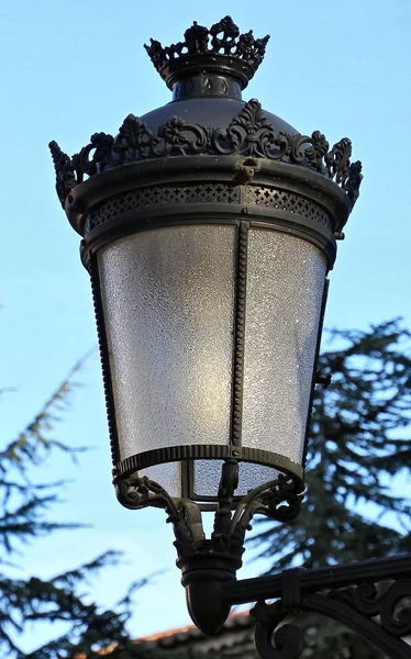 Belo velho século XIX convertido poste de luz — Fotografia de Stock