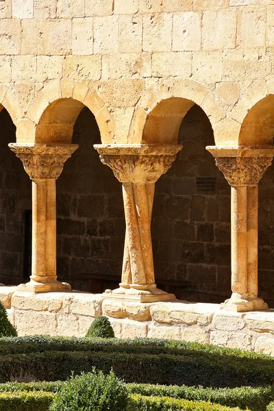 スペインのサイロの有名な修道院の列の詳細 — ストック写真