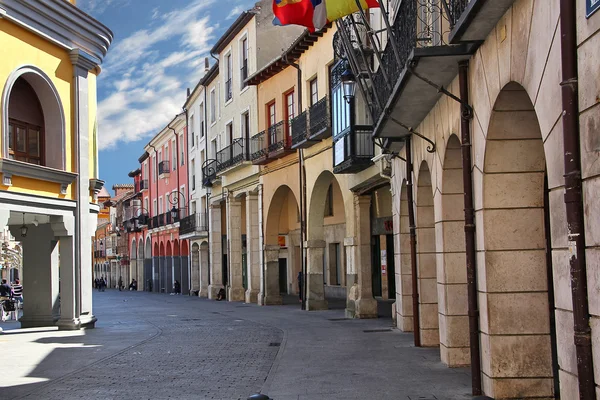 Gatorna i stan över aranda de duero i Spanien — Stockfoto