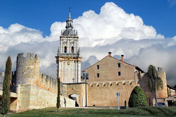 Вид на знаменитую церковь Бурго-де-Осма в Испании — стоковое фото