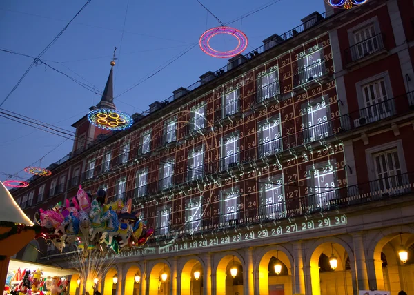 Julbelysning på plaza mayor, madrid Spanien — Stockfoto