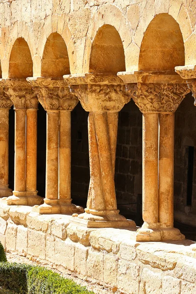 Λεπτομέρειες από τις στήλες της το περίφημο μοναστήρι του σιλό στην Ισπανία — Φωτογραφία Αρχείου