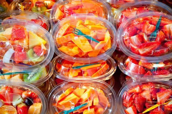 Colorful fruit salad in transparent glasses — Stock Photo, Image