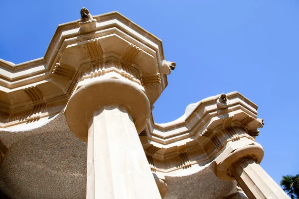 Sto kolumn komory parku guell w Barcelonie — Zdjęcie stockowe