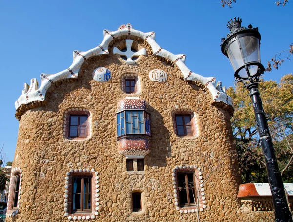 Βαρκελώνη πάρκο guell παραμύθι μωσαϊκό σπίτι — Φωτογραφία Αρχείου