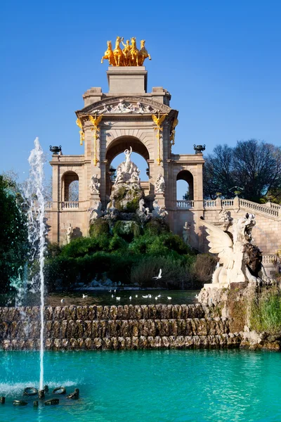 Barcelona ciudadela park lake fountain and quadriga — Stock Photo, Image