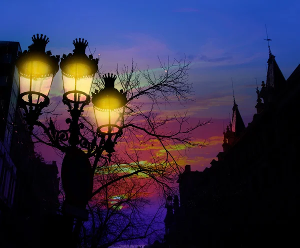 バルセロナのランブラ カタルーニャ街灯 backligth — Stock fotografie