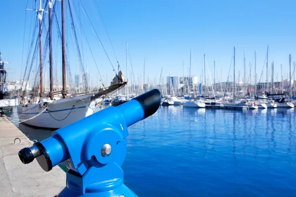 Mavi teleskop ile Barcelona port marina — Stok fotoğraf