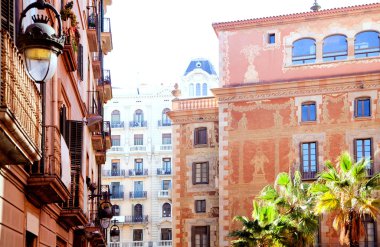 Barselona şehir binaları cephe sant pere sokak
