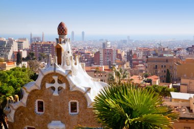 Barcelona park guell peri tail mosaic house