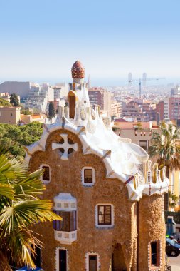 Barcelona park guell peri tail mosaic house